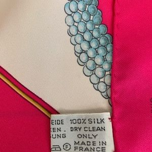 CARTIER Les Must De Pearl Silk Scarf - Image 4