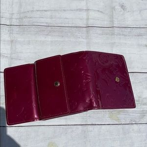LOUIS VUITTON Vernis Elise Wallet - Image 9