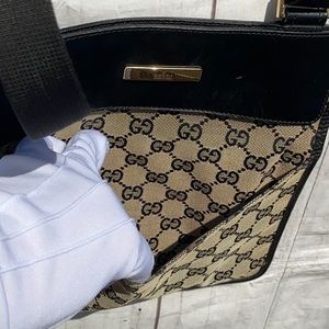 GUCCI Canvas Messenger Crossbody Bag - Image 8