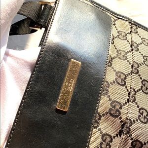 GUCCI Canvas Messenger Crossbody Bag - Image 9