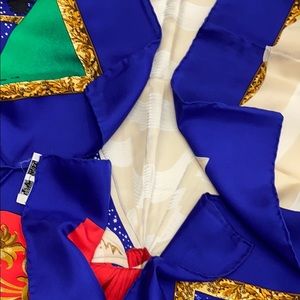 HERMÈS Souvenirs de Paris Silk Scarf - Image 14
