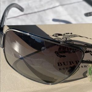BURBERRY TINTED SUNGLASSES - Image 6