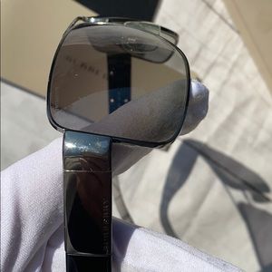 BURBERRY TINTED SUNGLASSES - Image 9