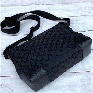 💫SOLD 💫 GUCCI GG Messenger Bag - Image 4