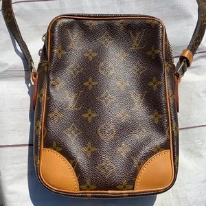 LOUIS VUITTON Crossbody Danube - Image 2