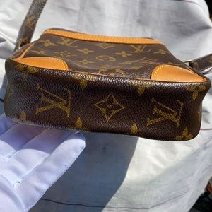 LOUIS VUITTON Crossbody Danube - Image 3