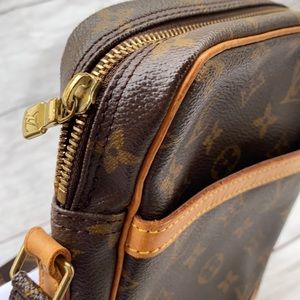 LOUIS VUITTON Crossbody Danube - Image 9