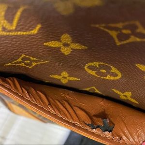 LOUIS VUITTON Crossbody Danube - Image 11