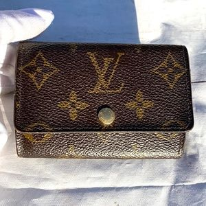 💫SOLD -FREE @satoriad LOUIS VUITTON 6 Keys Holder