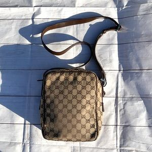 *SOLD * GUCCI Crossbody Bag - Image 4
