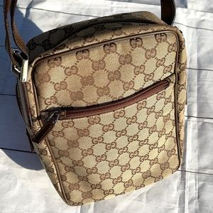 *SOLD * GUCCI Crossbody Bag - Image 7