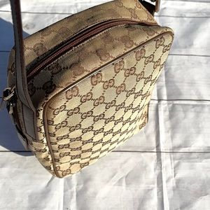 *SOLD * GUCCI Crossbody Bag - Image 8