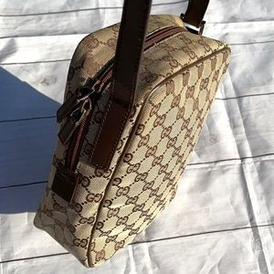 *SOLD * GUCCI Crossbody Bag - Image 9