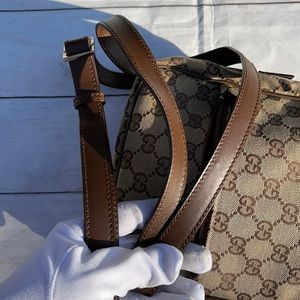 *SOLD * GUCCI Crossbody Bag - Image 12