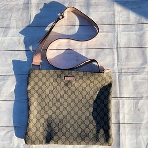SOLD GUCCI Large Messenger Crossbody - Image 3