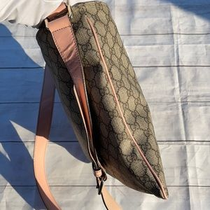 SOLD GUCCI Large Messenger Crossbody - Image 8