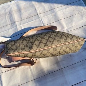 SOLD GUCCI Large Messenger Crossbody - Image 10