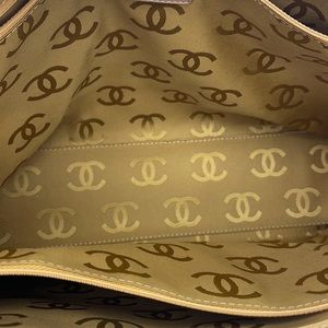 CHANEL CC Caviar Shoulder Bag - Image 5