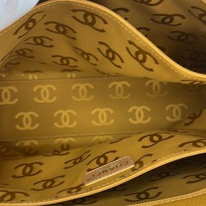 CHANEL CC Caviar Shoulder Bag - Image 6