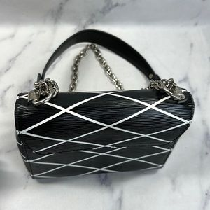 LOUIS VUITTON EPI TWIST - Image 4