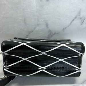 LOUIS VUITTON EPI TWIST - Image 11