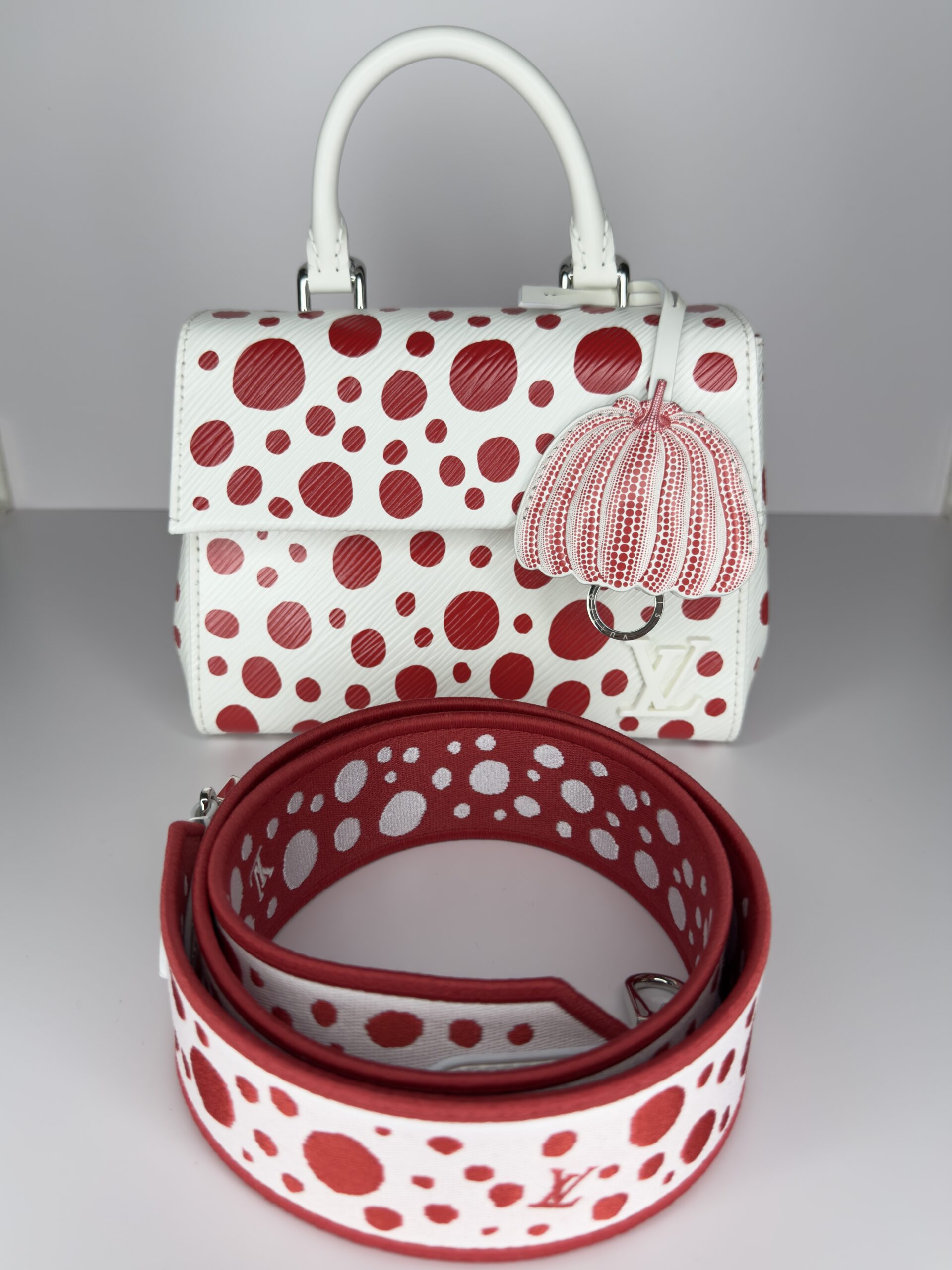 LOUIS VUITTON EPI YAYOI KASUMA MINI CLUNY - Image 2
