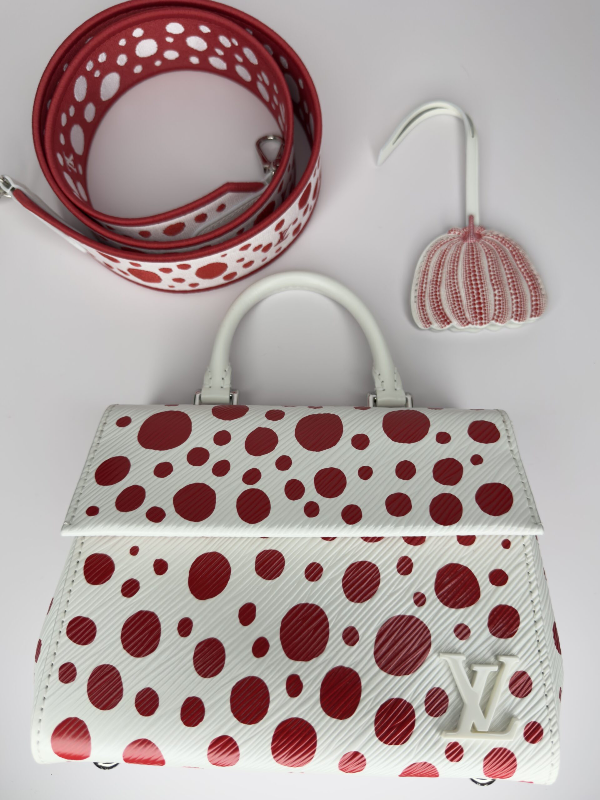LOUIS VUITTON EPI YAYOI KASUMA MINI CLUNY - Image 3