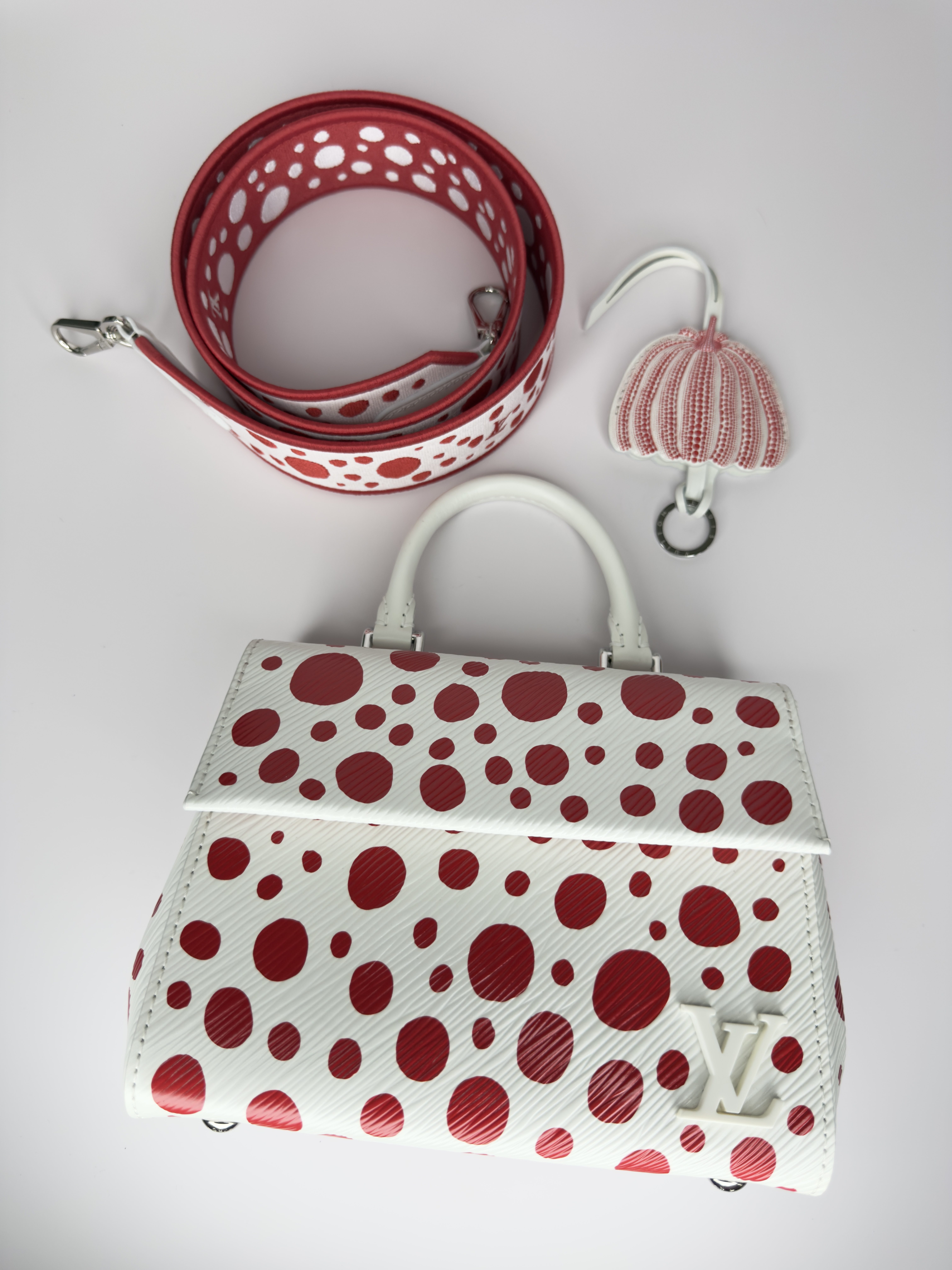 LOUIS VUITTON EPI YAYOI KASUMA MINI CLUNY - Image 4