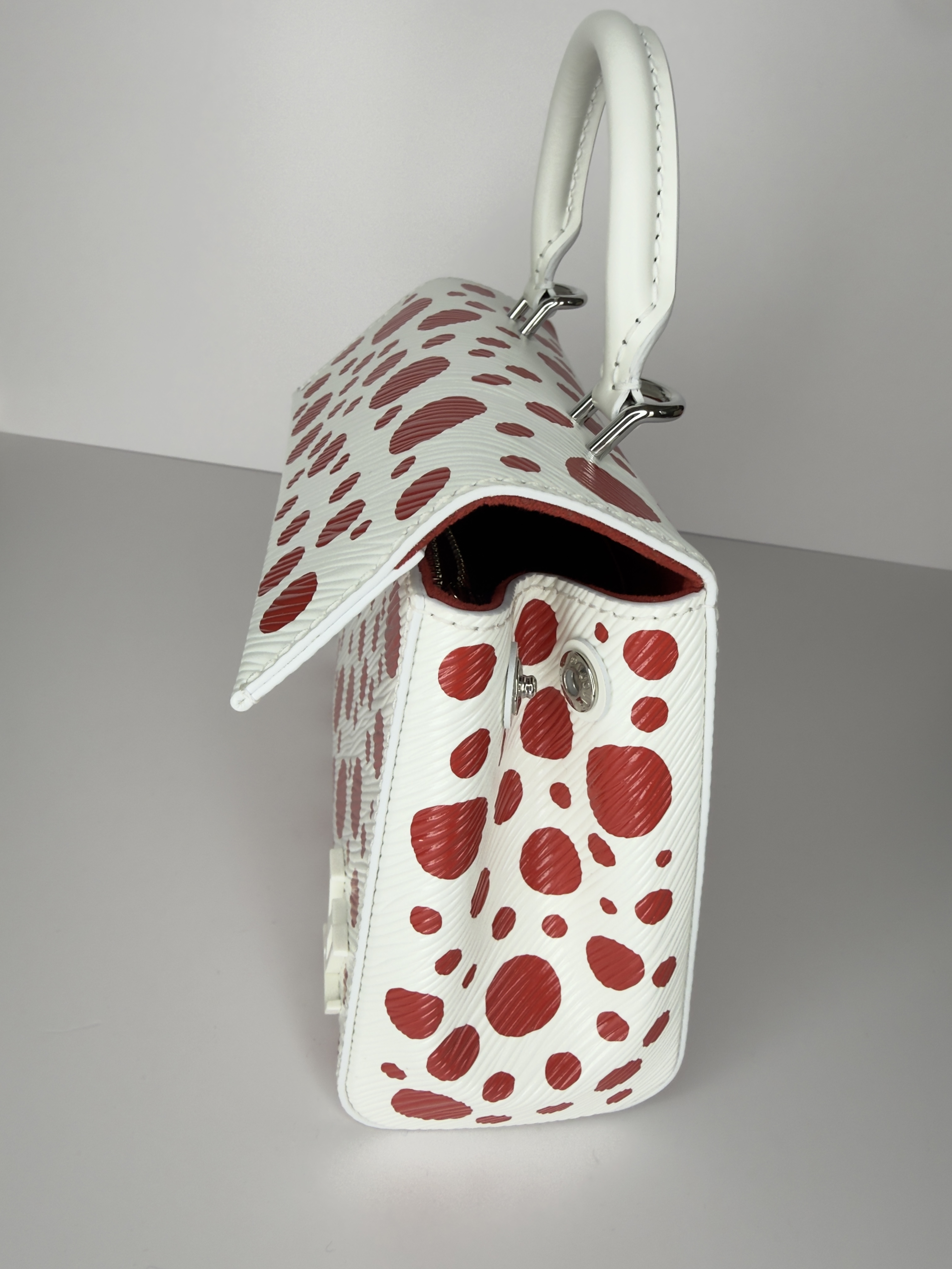 LOUIS VUITTON EPI YAYOI KASUMA MINI CLUNY - Image 17