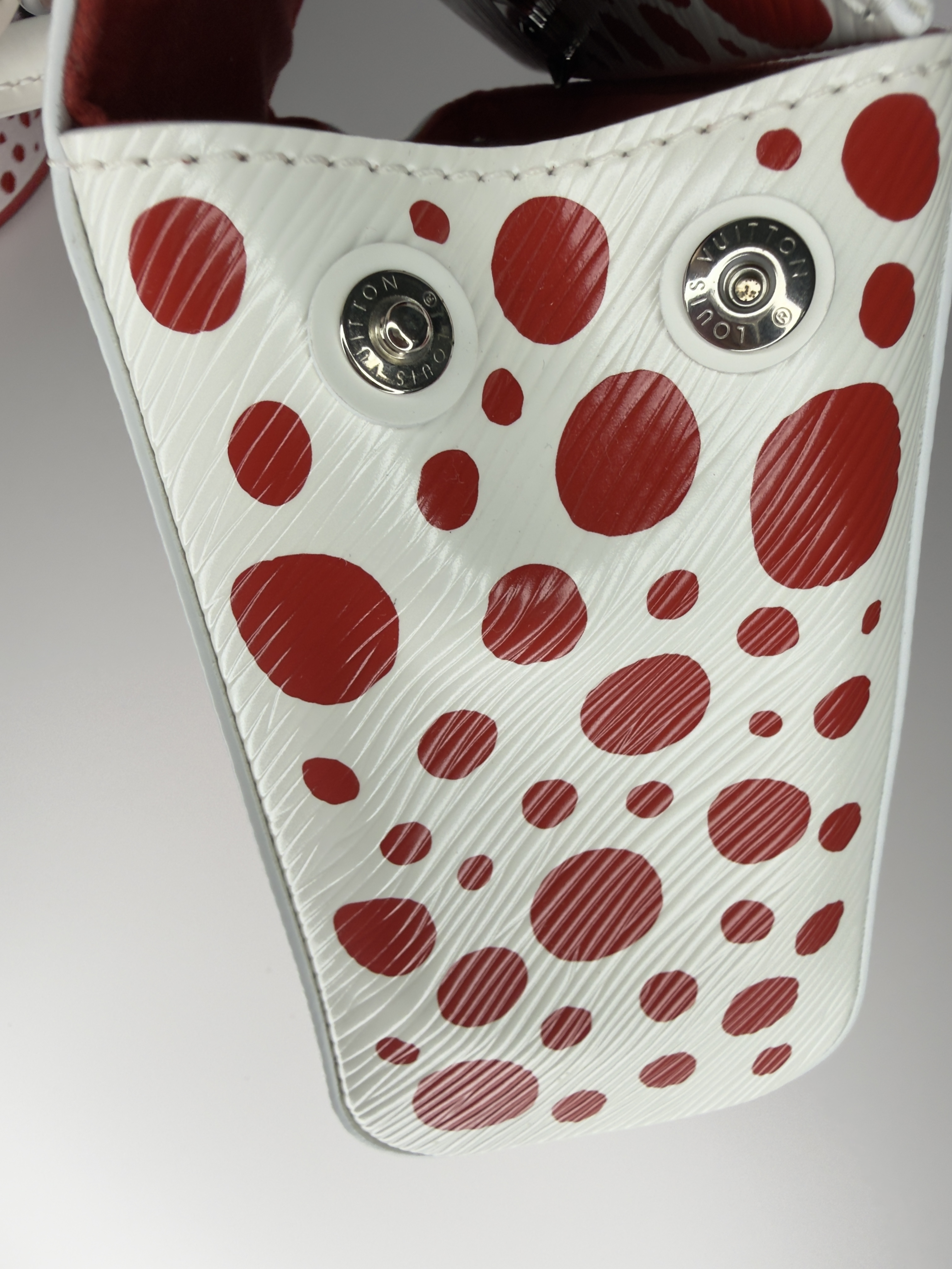 LOUIS VUITTON EPI YAYOI KASUMA MINI CLUNY - Image 19