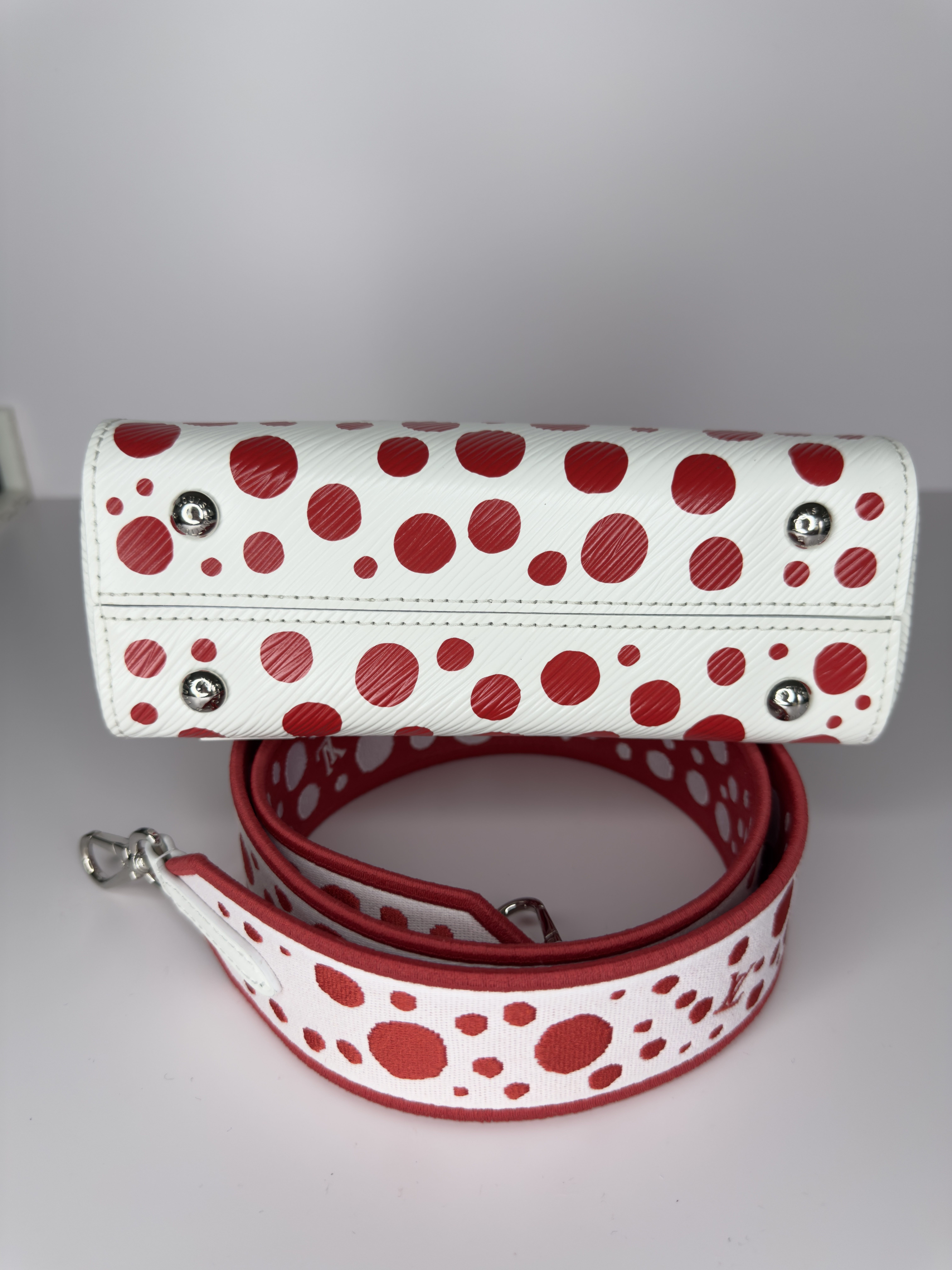 LOUIS VUITTON EPI YAYOI KASUMA MINI CLUNY - Image 24