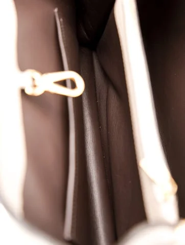 Louis Vuitton Taurillon Capucines MM - view 6