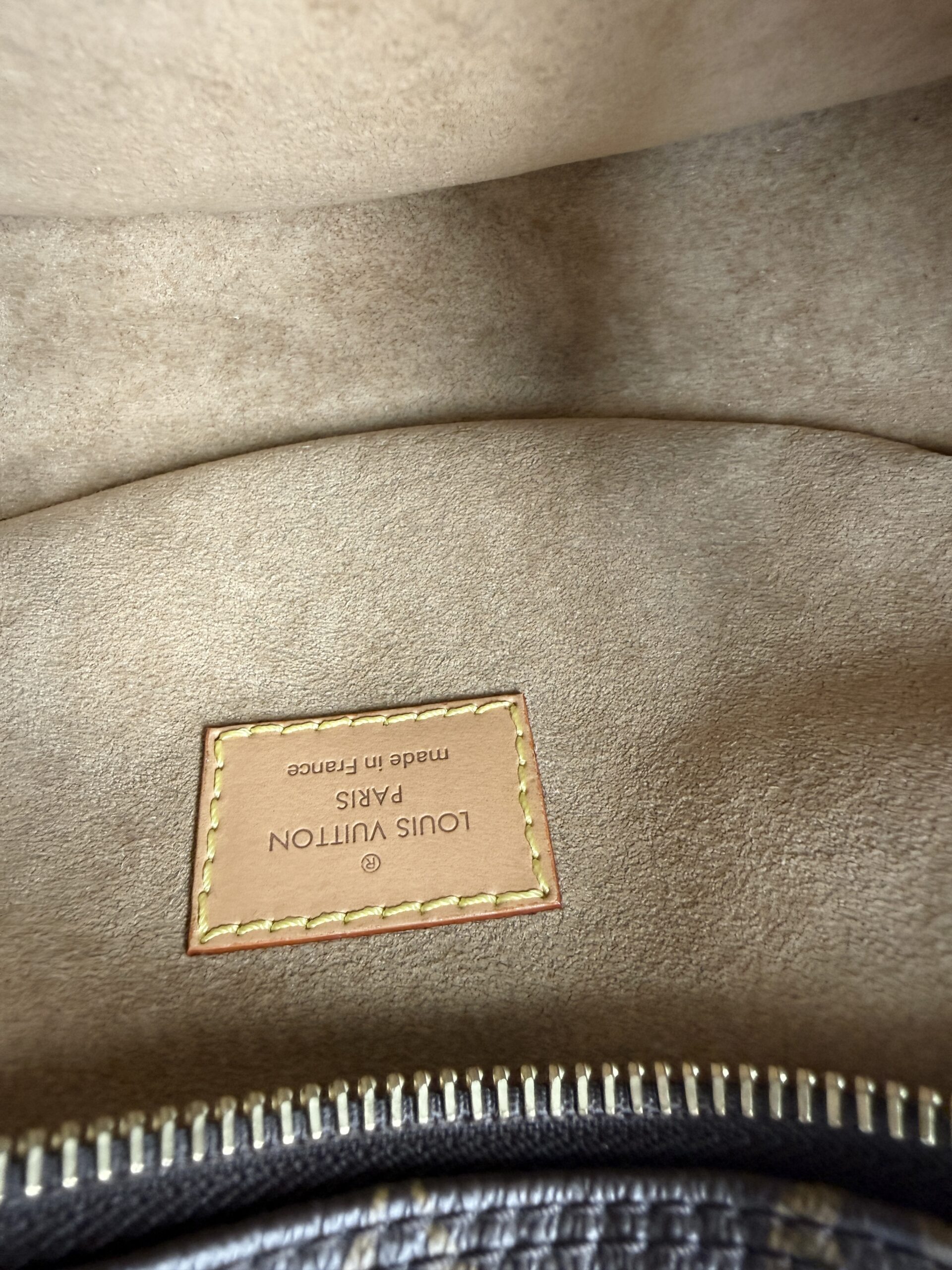 LOUIS VUITTON LOOP - Image 21