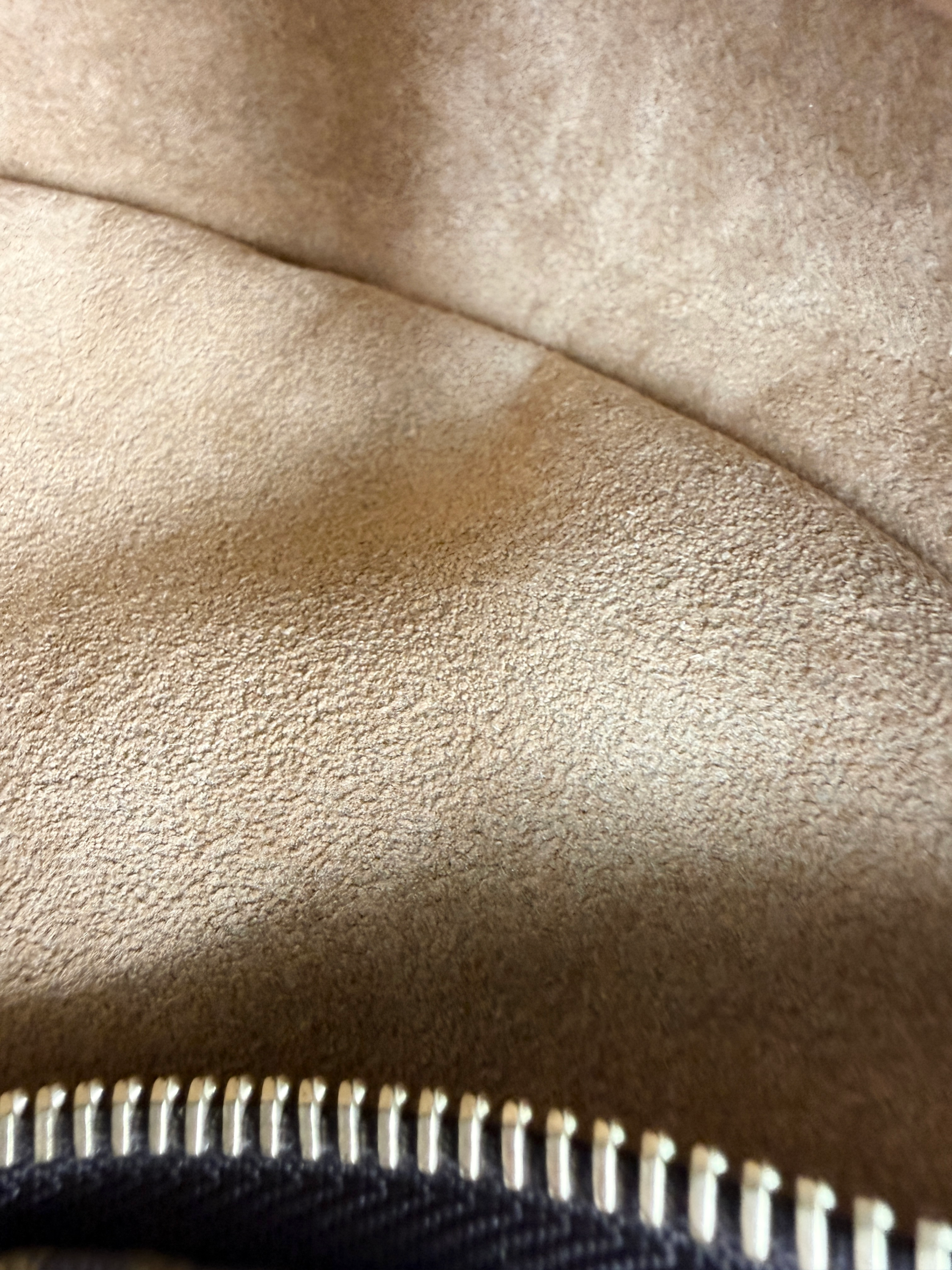 LOUIS VUITTON LOOP - Image 25