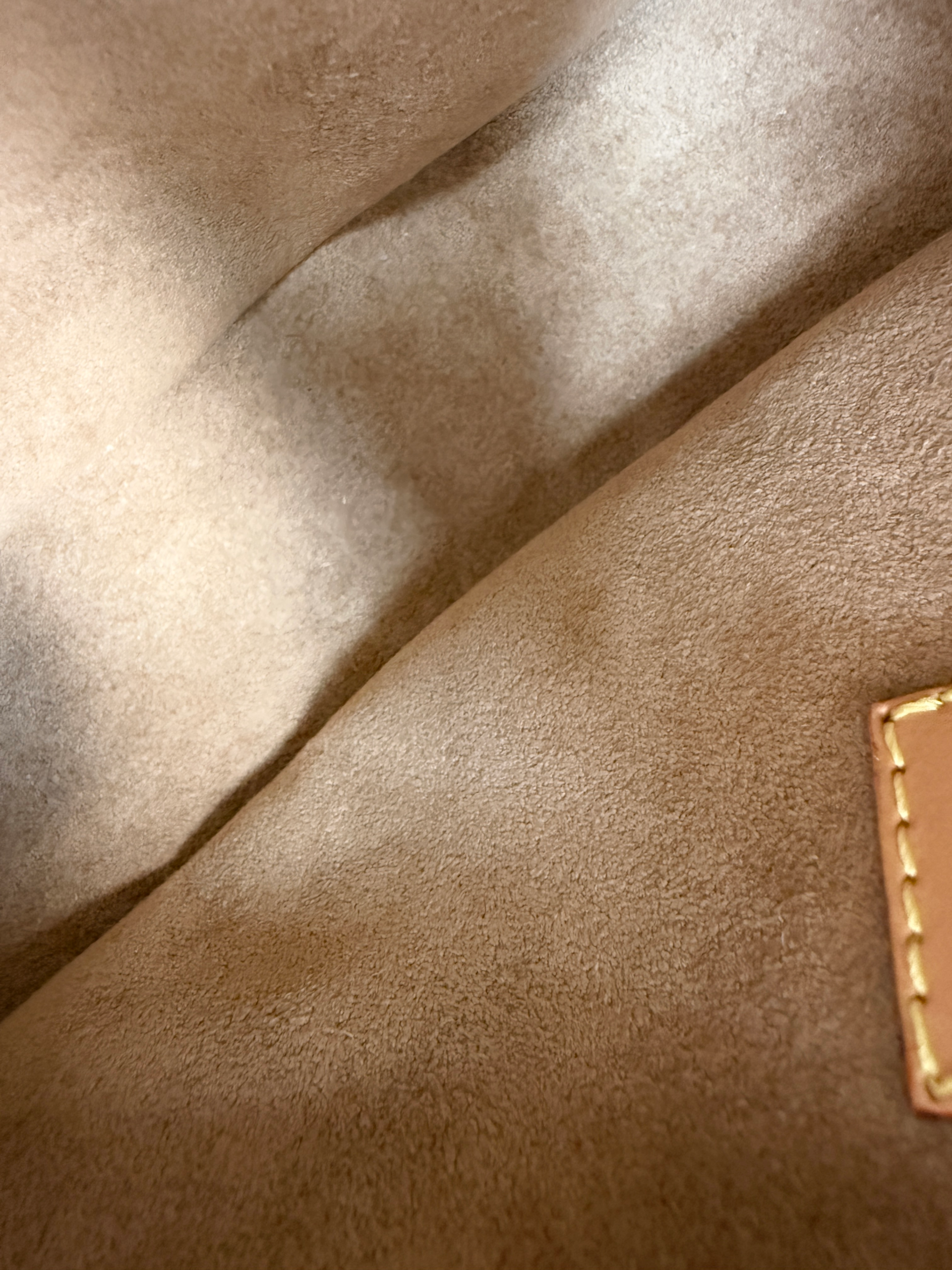 LOUIS VUITTON LOOP - Image 22