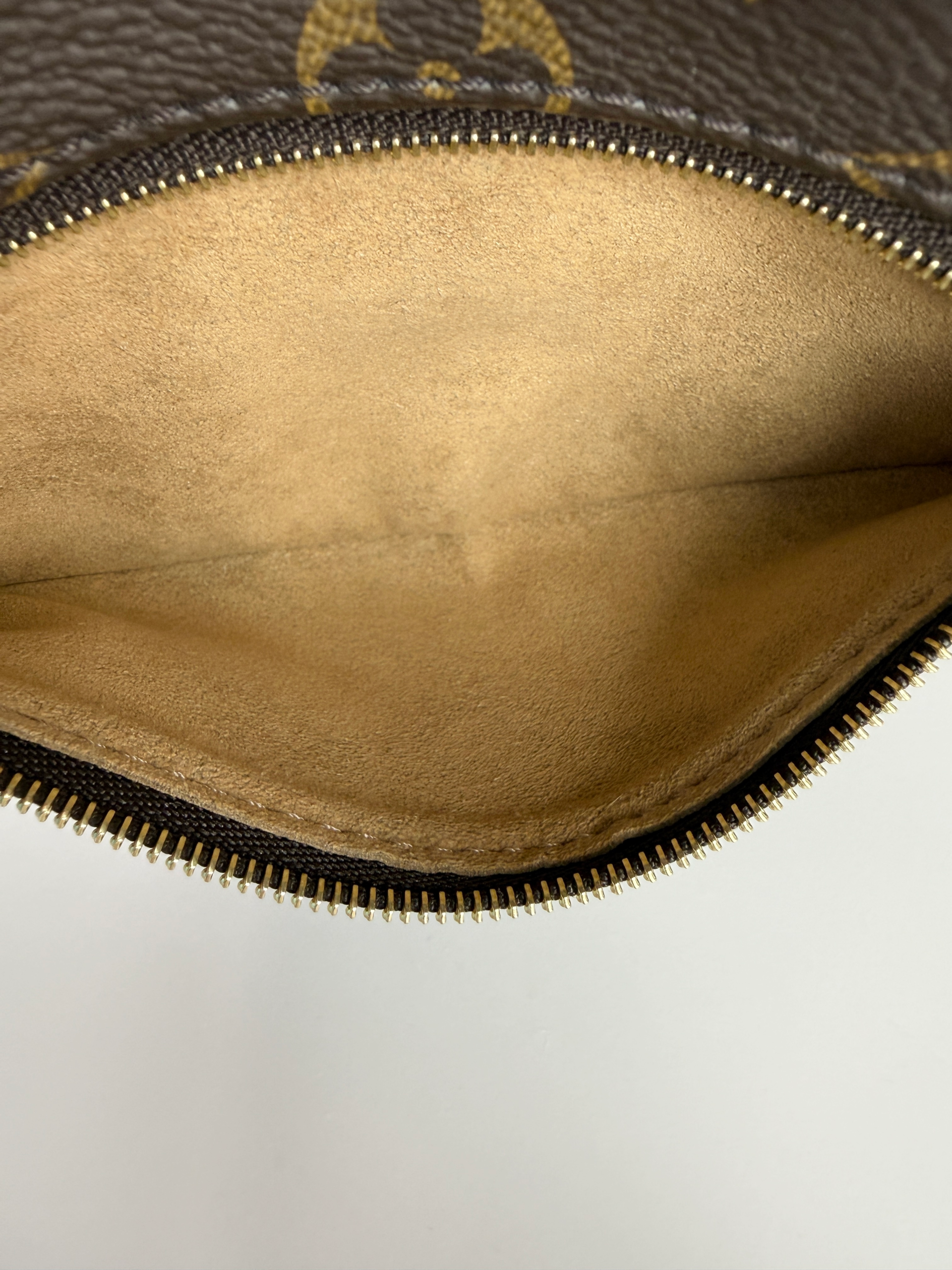 LOUIS VUITTON LOOP - Image 24