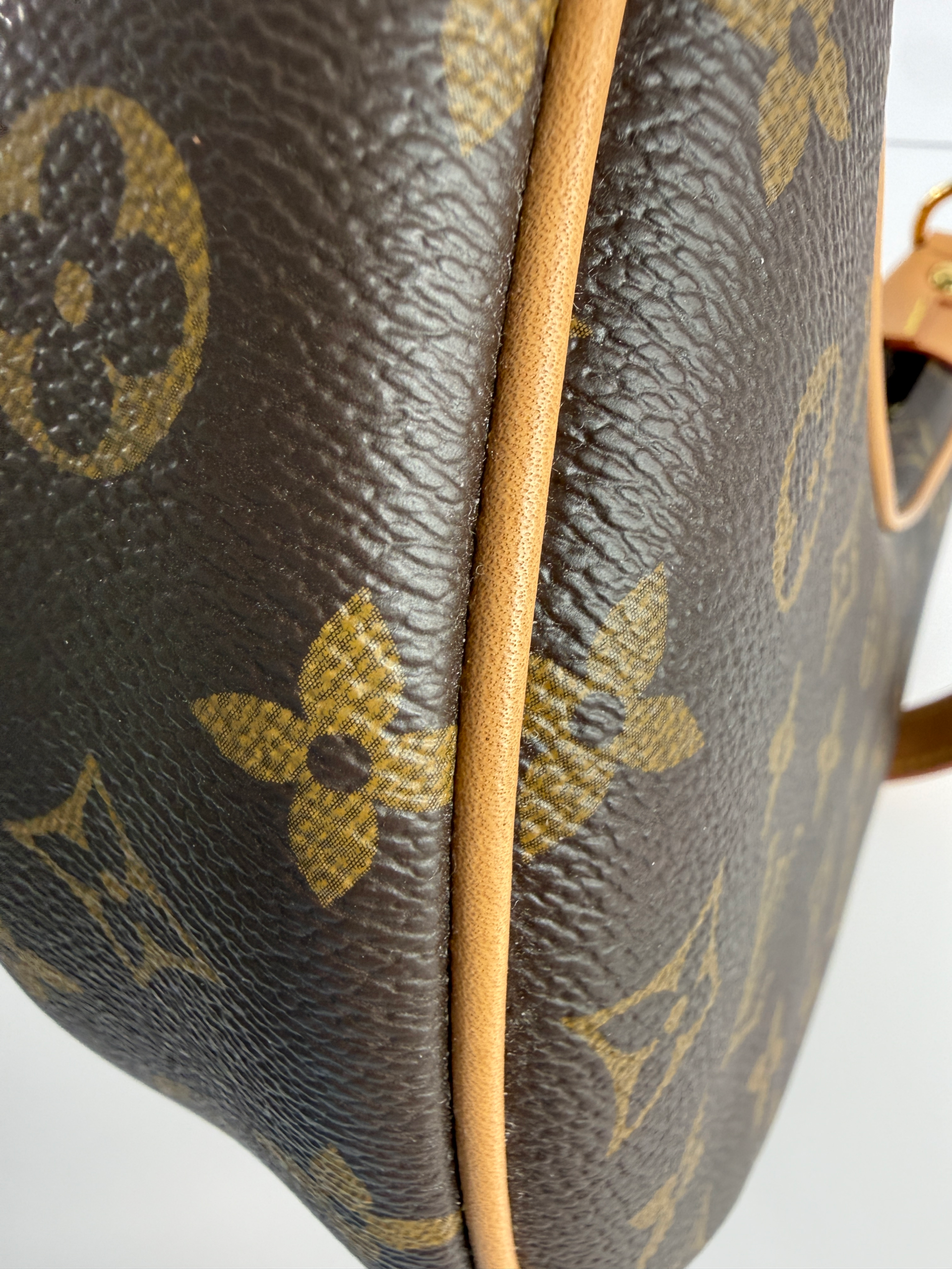 LOUIS VUITTON LOOP - Image 18